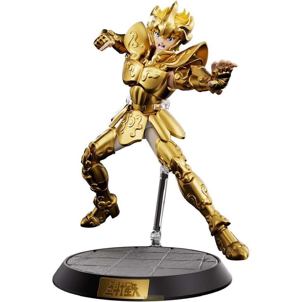 Eine goldene Figur in voller Rüstung steht auf einem Sockel.