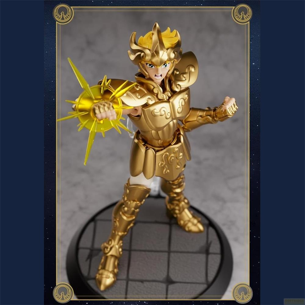 Goldene Figur eines Kriegers mit Helm und Rüstung, hält eine gelbe Sternenwaffe.