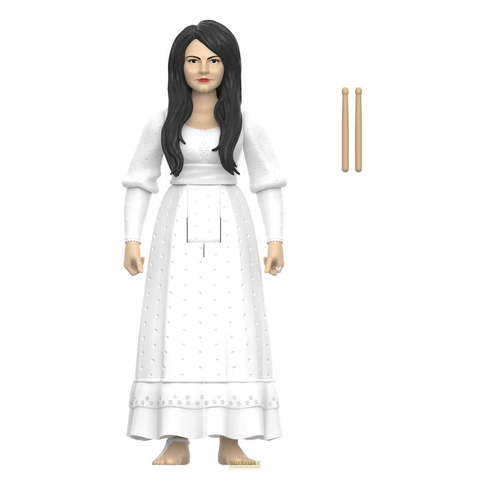 Una figura con vestido blanco y baquetas.