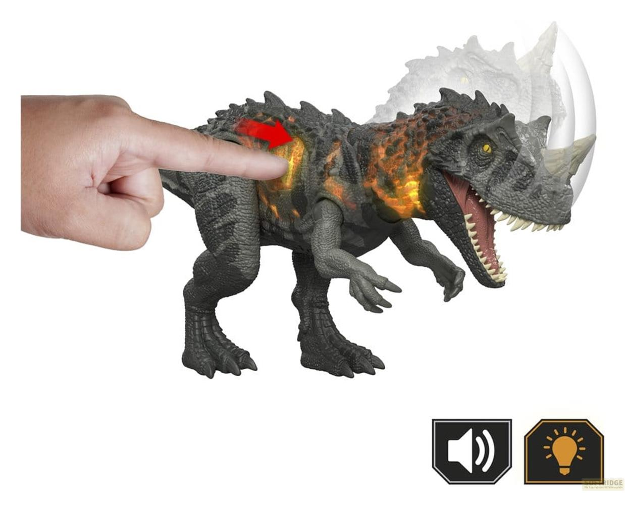 Un dedo presiona un dinosaurio de juguete con torso brillante.