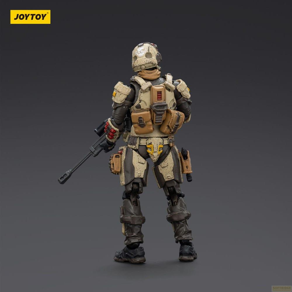 Eine Actionfigur eines Soldaten in Tarnuniform, die eine Waffe hält, von hinten.