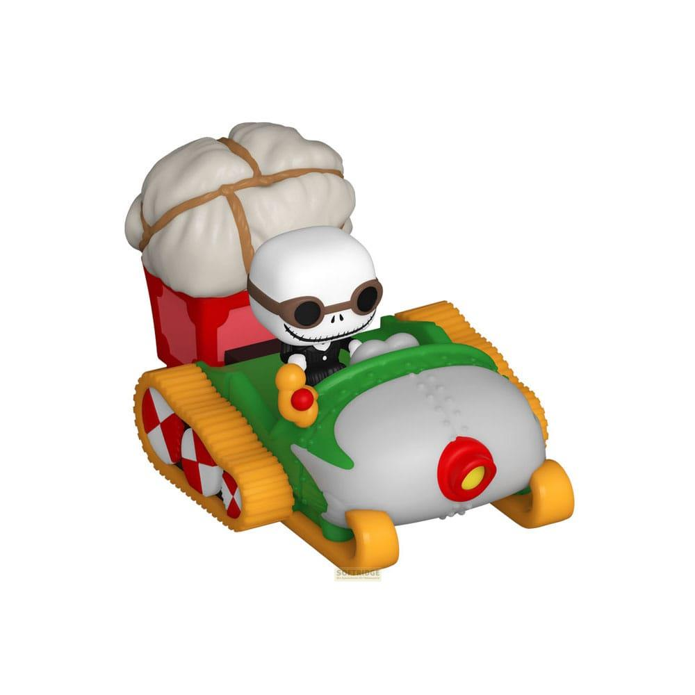 Skelettfigur in einem grünen Fahrzeug mit Raupenketten und einer großen weißen Last.