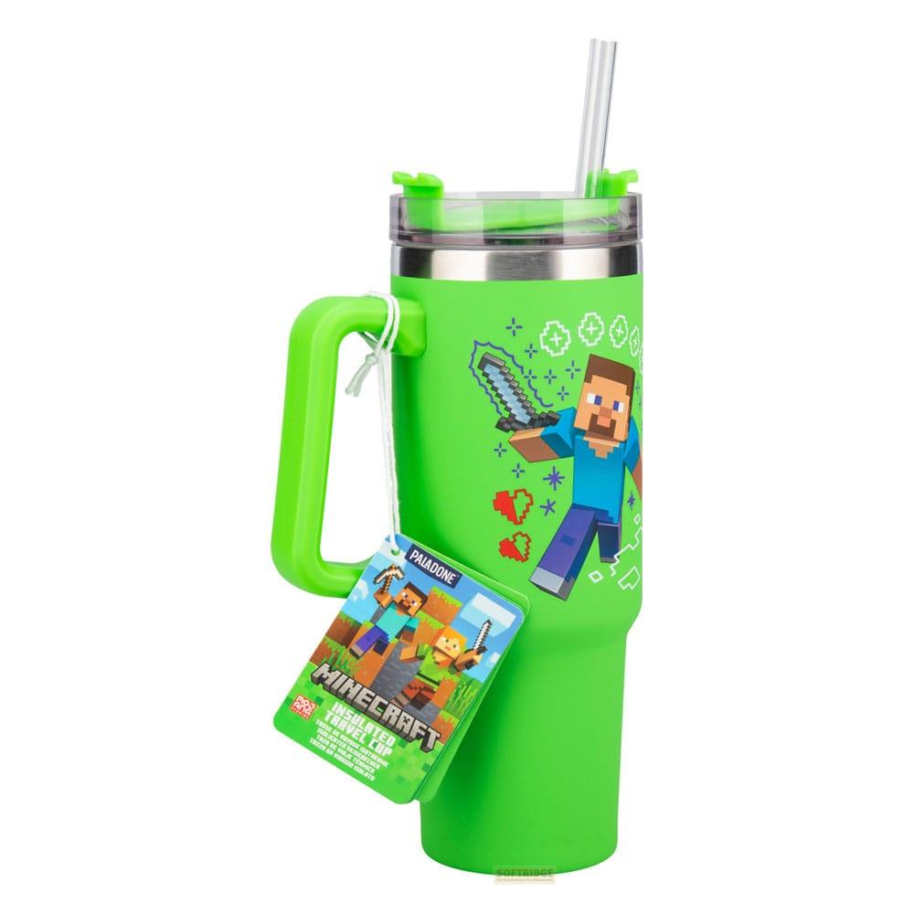 Grüner Minecraft-Becher mit Henkel, Strohhalm und Steve-Motiv.