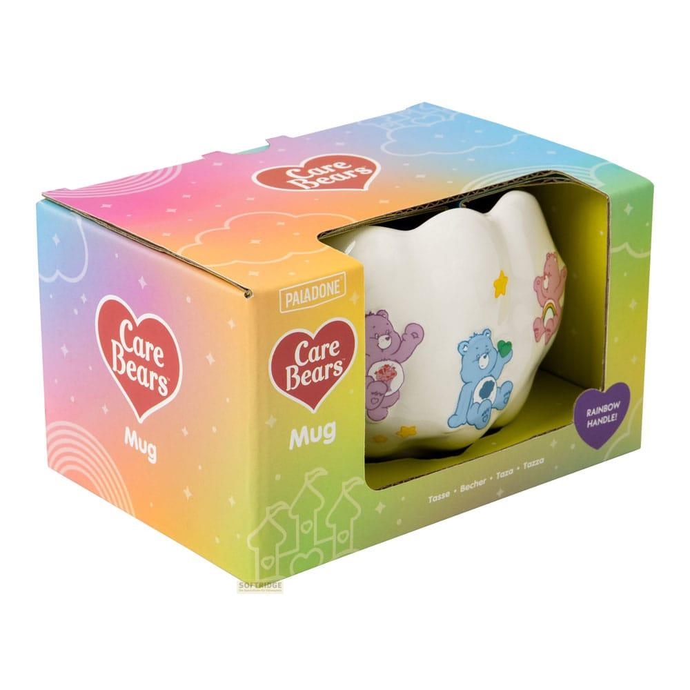 Una taza blanca con diseño de Care Bears en una caja colorida.