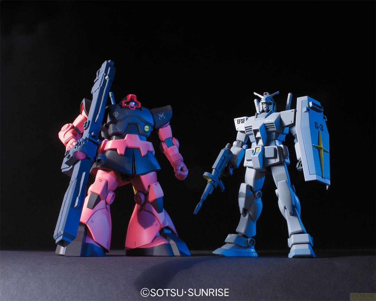 Deux modèles Gundam, rose et bleu, tenant des armes, sur fond sombre.
