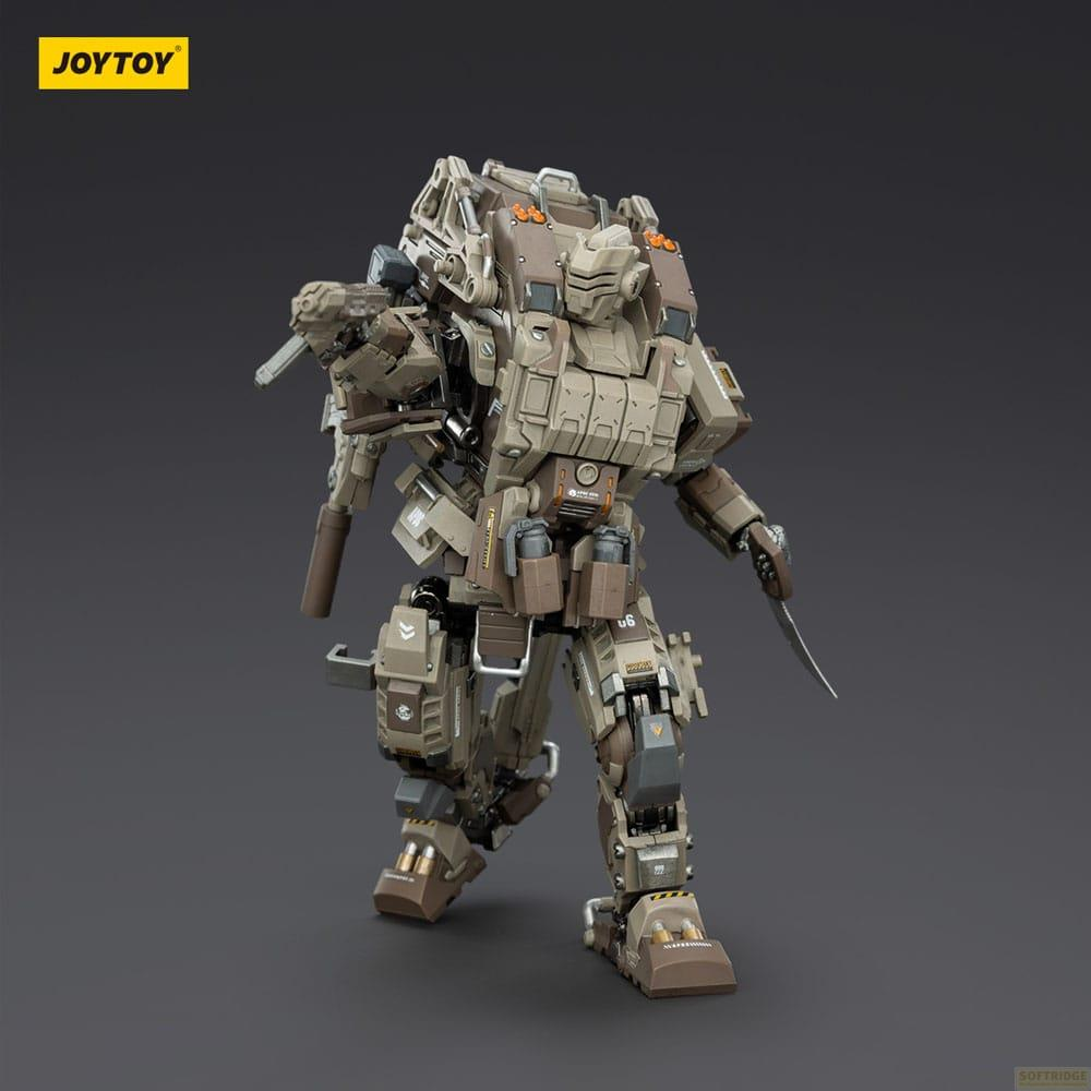Una tuta mech color cachi con armi si erge su sfondo grigio.