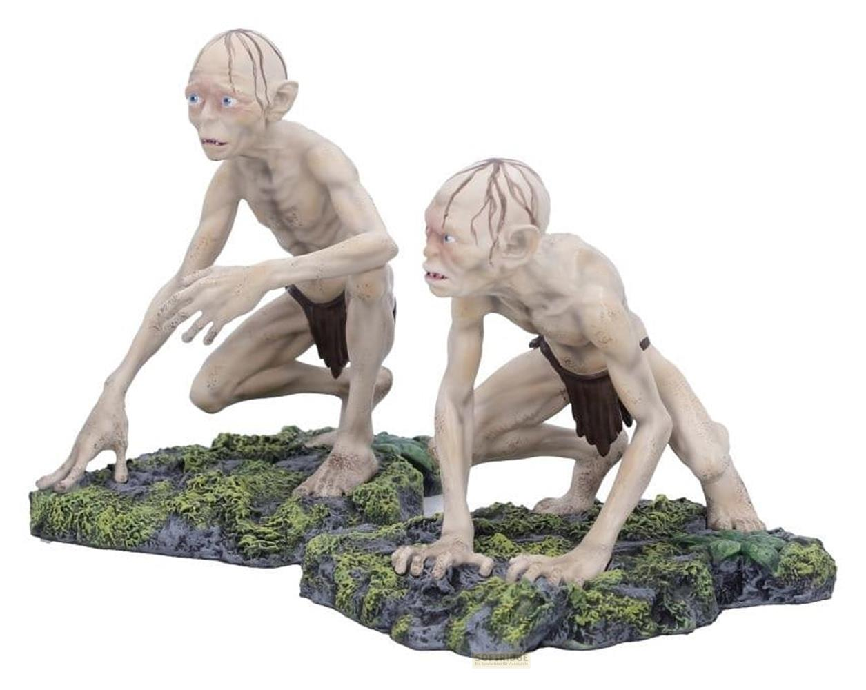 Zwei Gollum-Figuren kauern auf moosbewachsenem Fels.