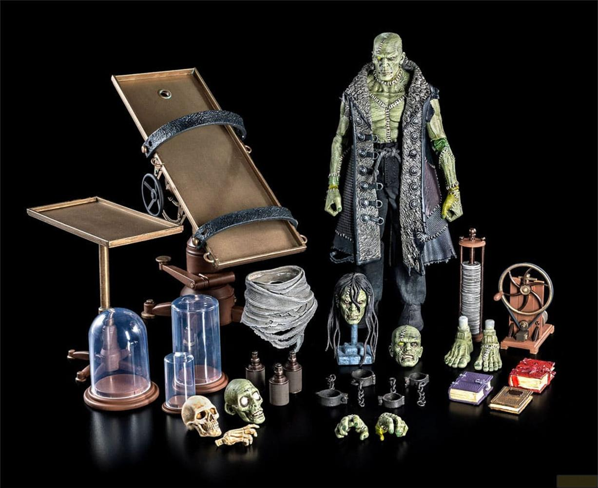 Frankenstein-Monster-Figur mit Zubehör: Tisch, Schädel, Gläser, Bücher und Körperteile.