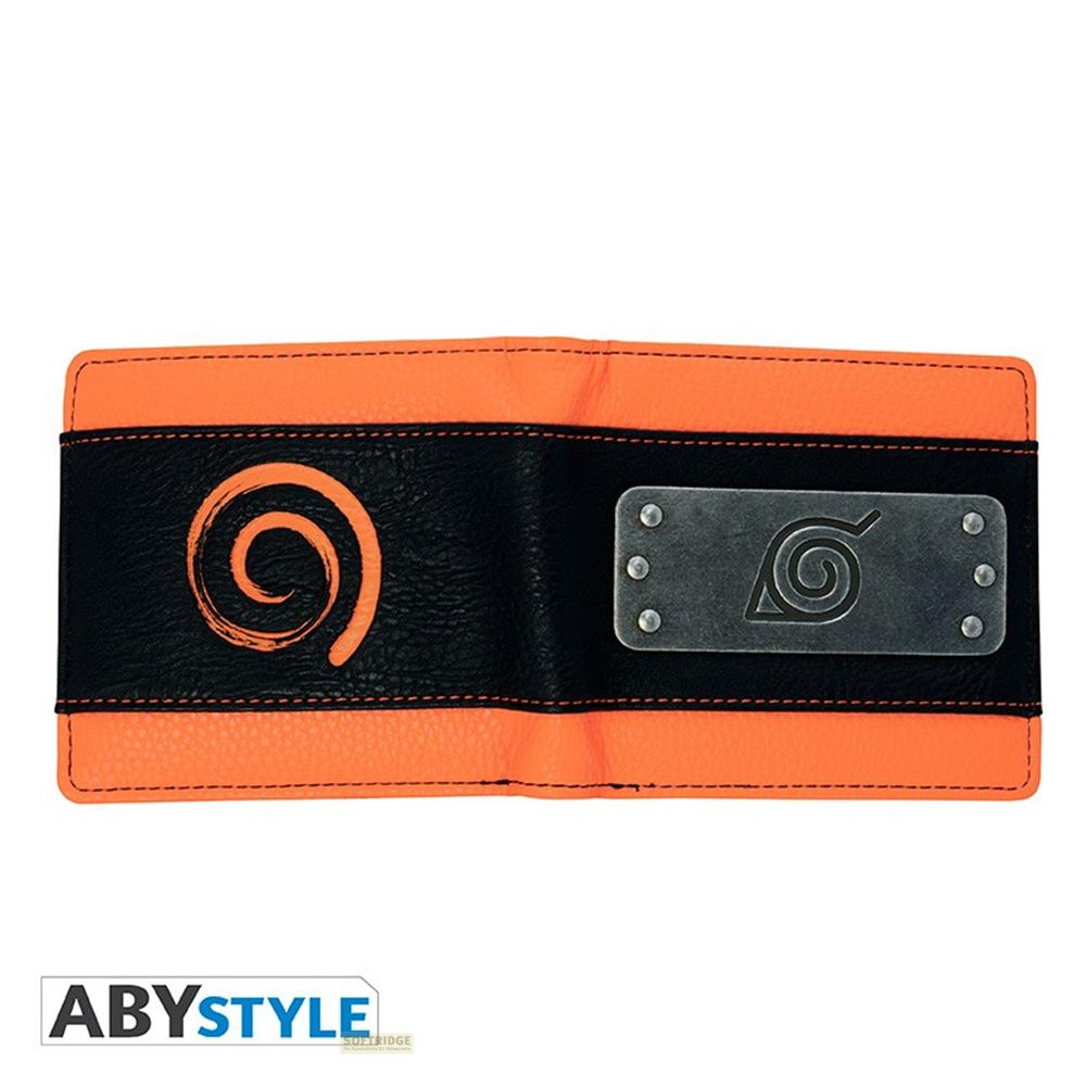 Eine schwarz-orangefarbene Naruto-Geldbörse mit einem Spiral-Symbol und einer Metallplatte mit einem Blattdorf-Symbol.