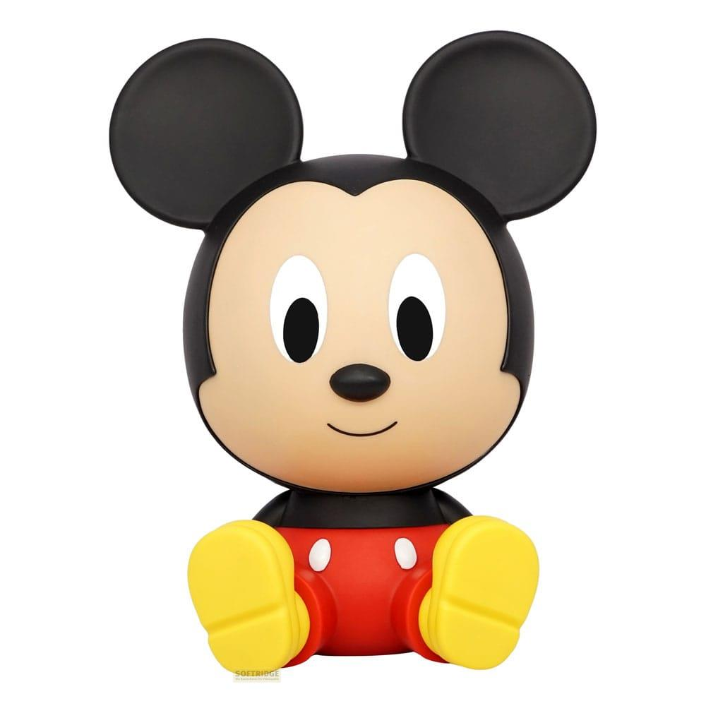 Eine Mickey-Maus-Figur sitzt in ihrer roten Hose und gelben Schuhen.
