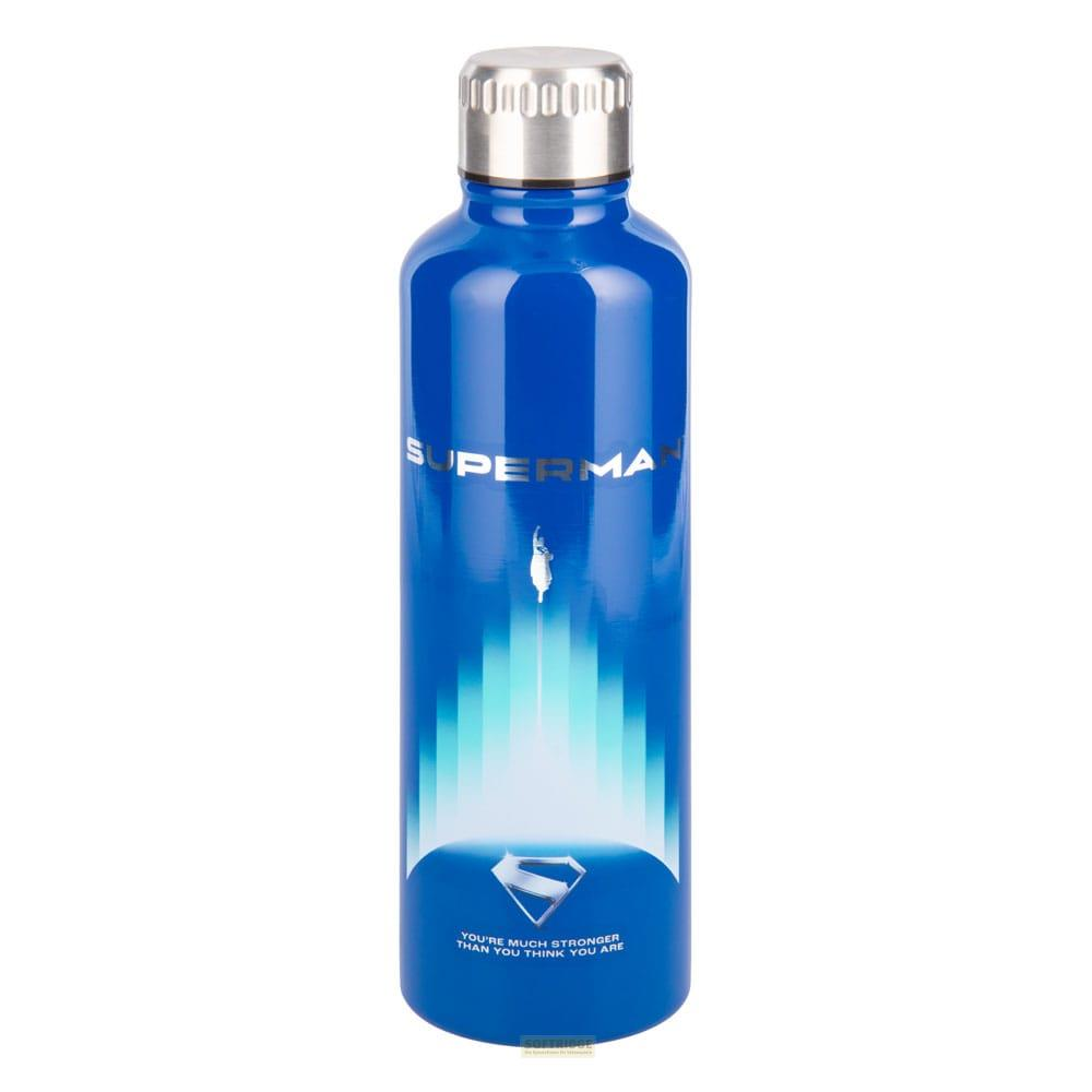 Eine blaue Wasserflasche mit silbernem Deckel, die Superman-Logo und Text zeigt.
