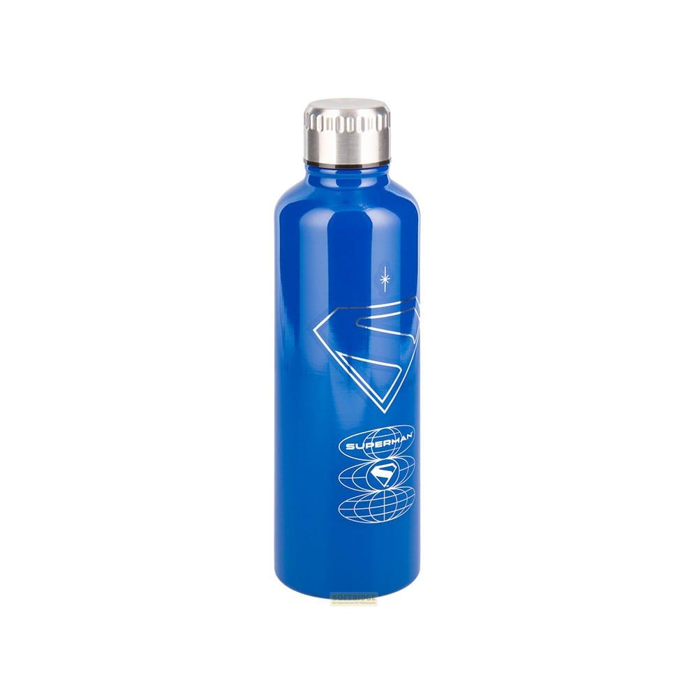 Eine blaue Superman-Trinkflasche mit silbernem Deckel und Superman-Logo.