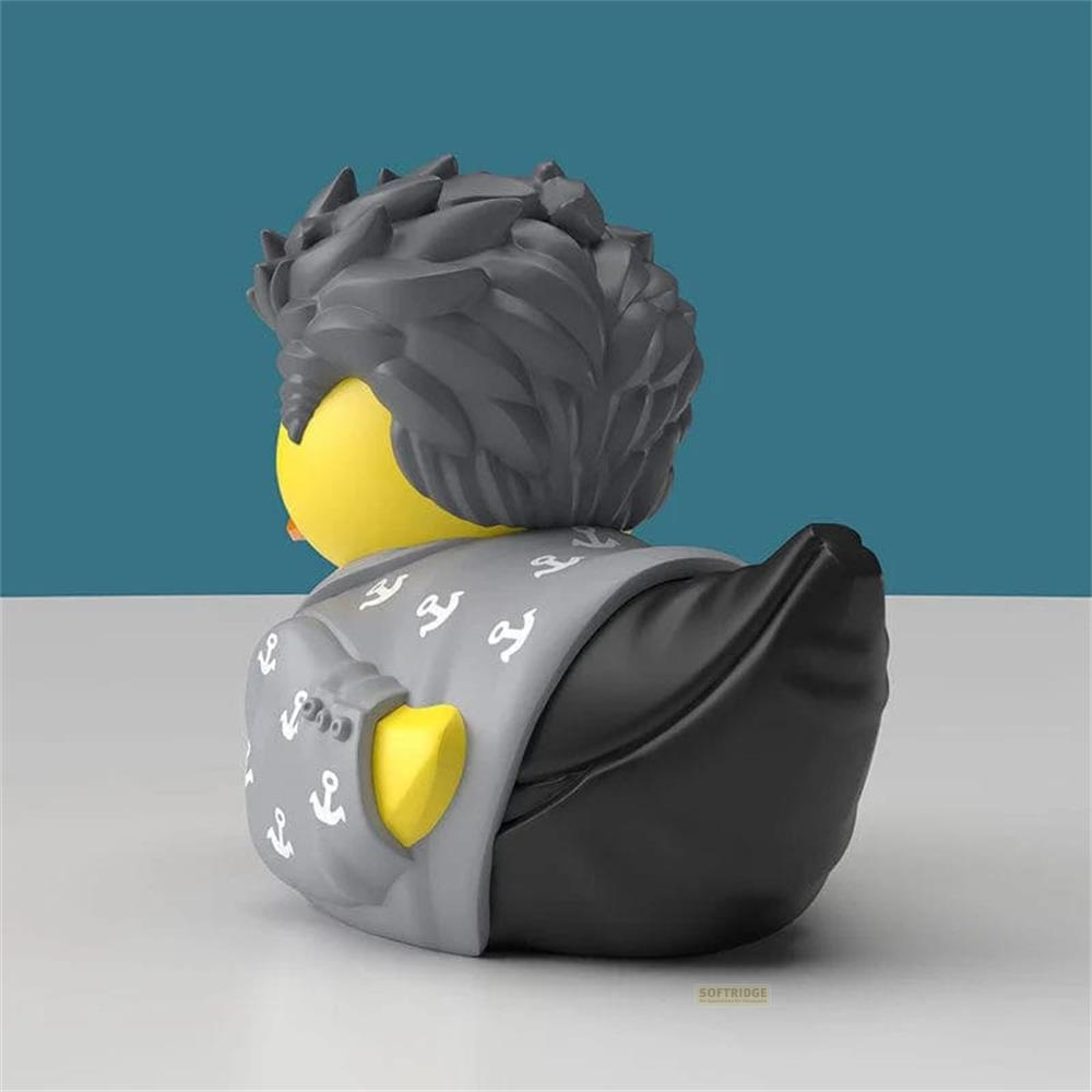 Pato de goma amarillo con pelo gris, jersey gris con estampado de anclas.