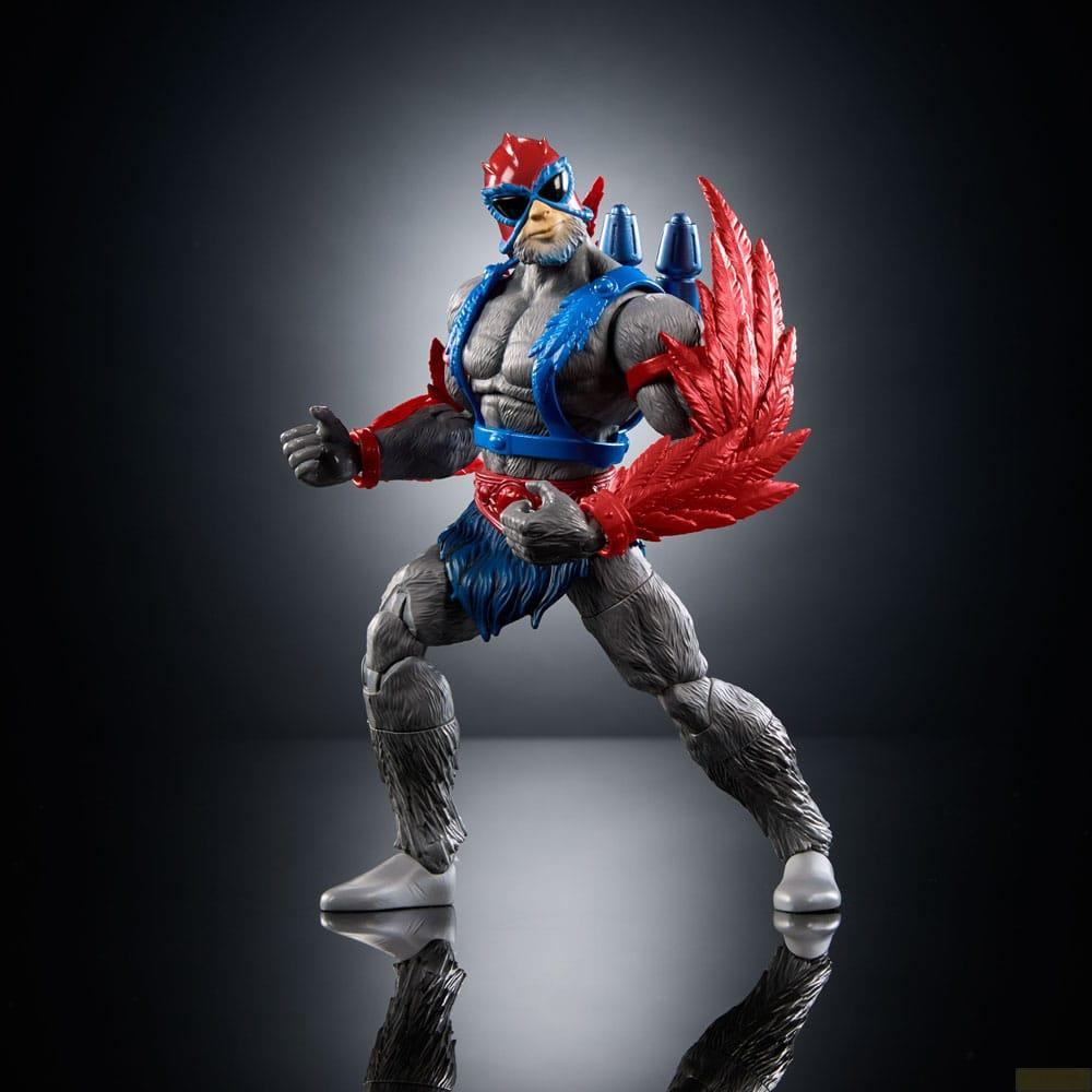 Figura grigia con copricapo rosso, petto blu e ali rosse. Posa d'azione.