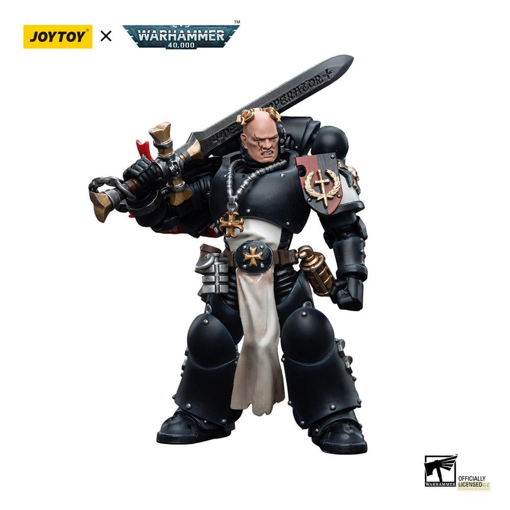 Rycerz Czarnego Templariusza Warhammer 40K w zbroi z mieczem.