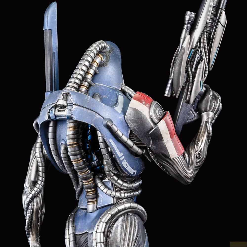 Blauer Cyborg mit Waffe, viele Kabel, schwarzer Hintergrund.