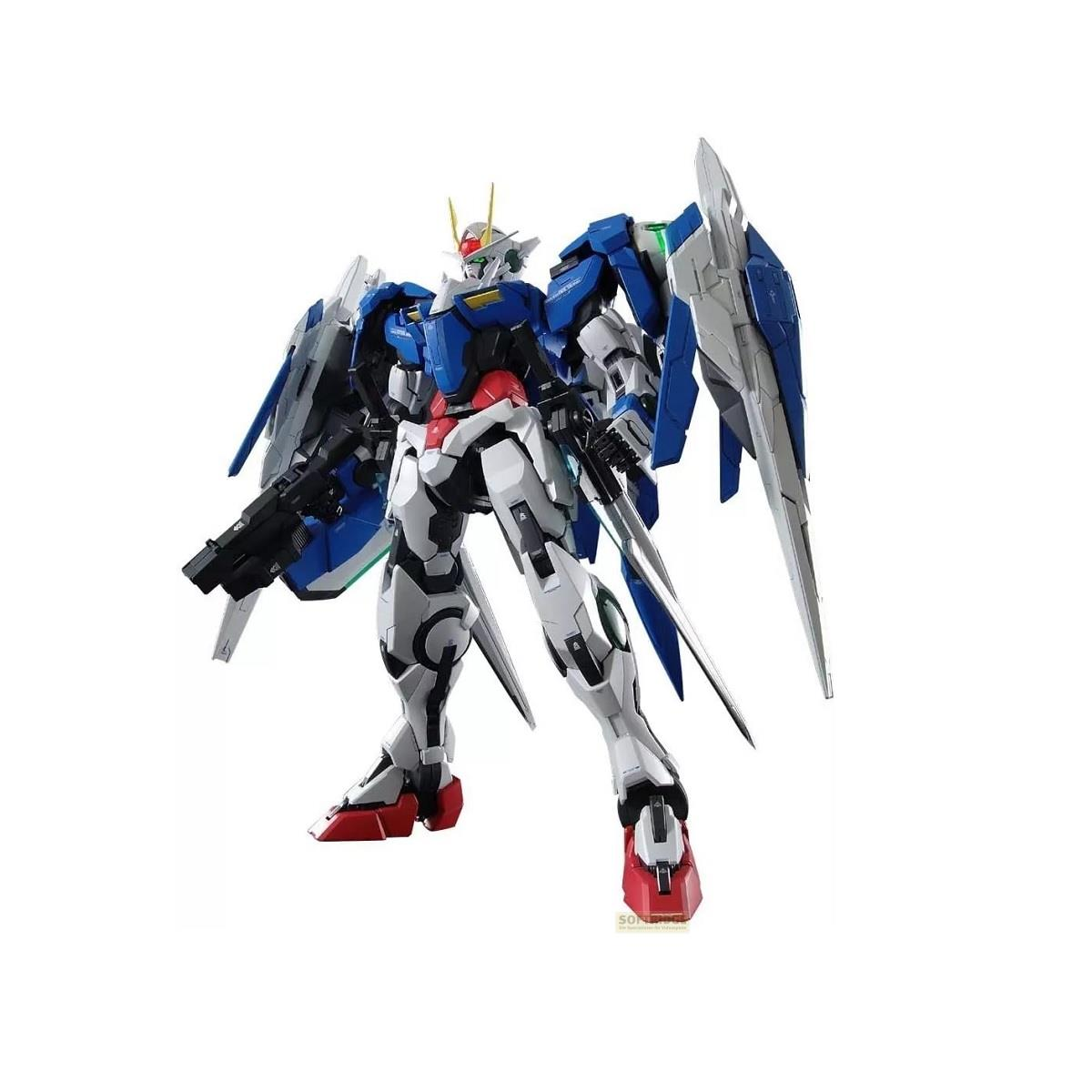 Ein blauer und weißer Gundam-Roboter mit Flügeln, Waffen und roten Akzenten.