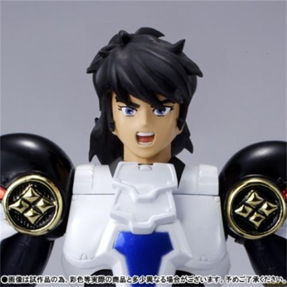 Un personaggio action figure con capelli neri, occhi blu e armatura bianca.