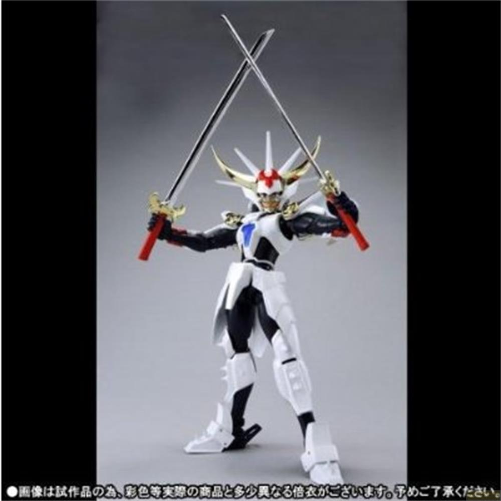 Action figure bianca e nera con due spade in mano.