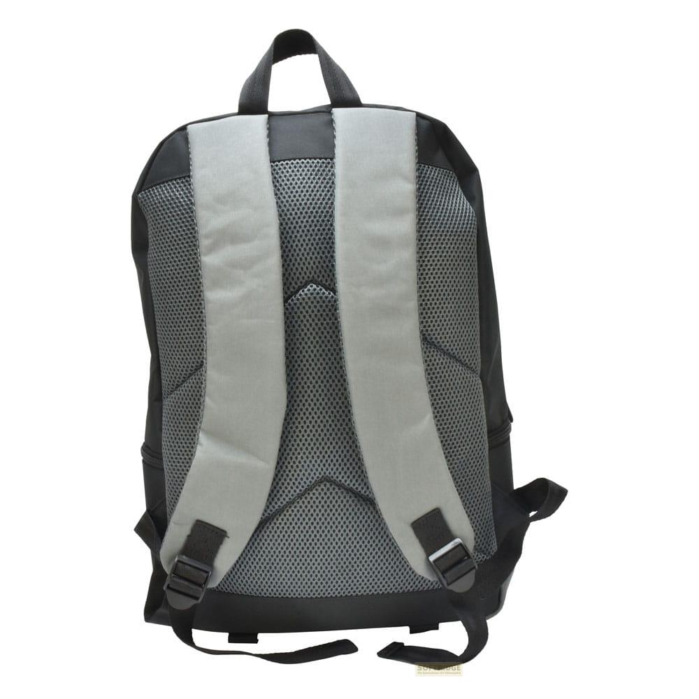 Vista trasera de una mochila negra con correas acolchadas grises y panel trasero de malla.