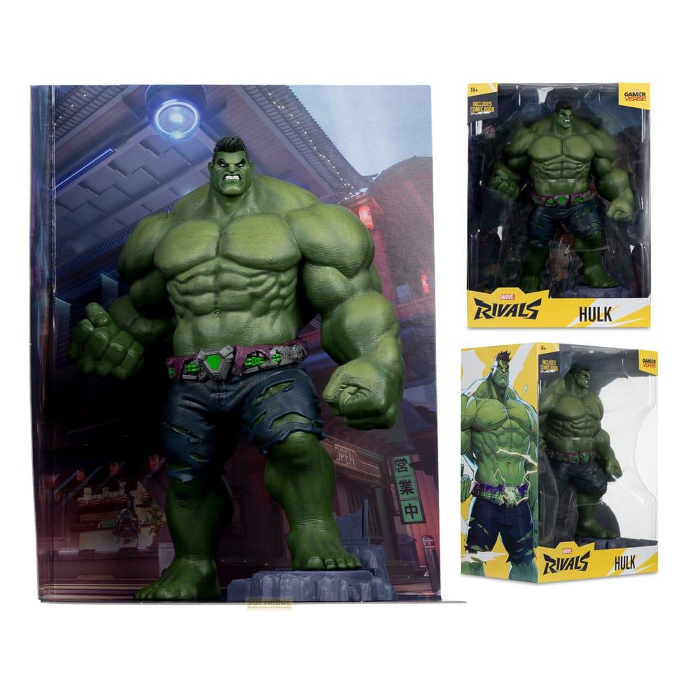 Grüne Hulk-Figur mit zerrissener Hose, neben verpackten Spielzeugen.
