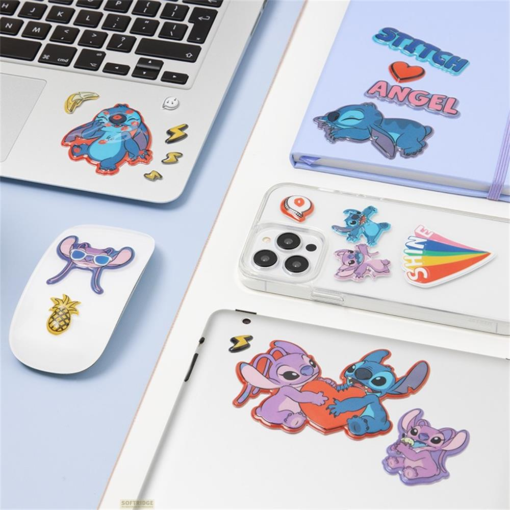 Stitch-Aufkleber auf Laptop, Maus, Handyhülle, Notizbuch und Tablet.