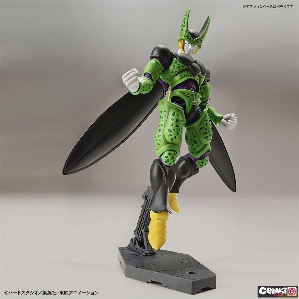 Figurine verte aux ailes noires sur socle, inspirée de Dragon Ball Z.