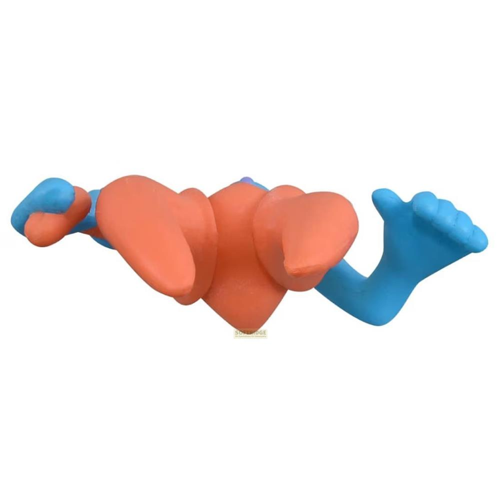 Ein orangefarbener Stofftier-Charakter mit blauen Gliedmaßen liegt auf dem Rücken.