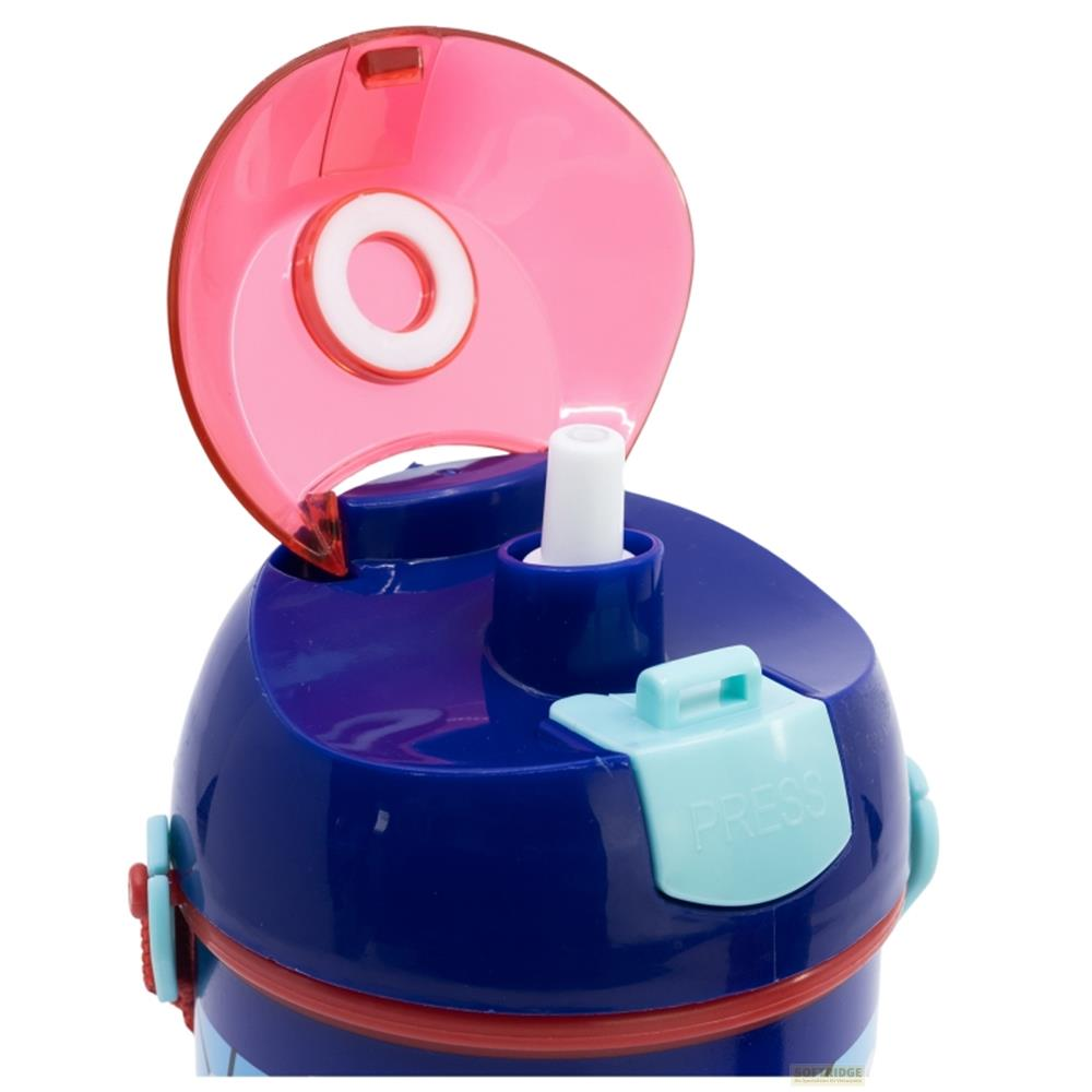 Blaue Trinkflasche mit offenem, pinkem Deckel und weißem Strohhalm.