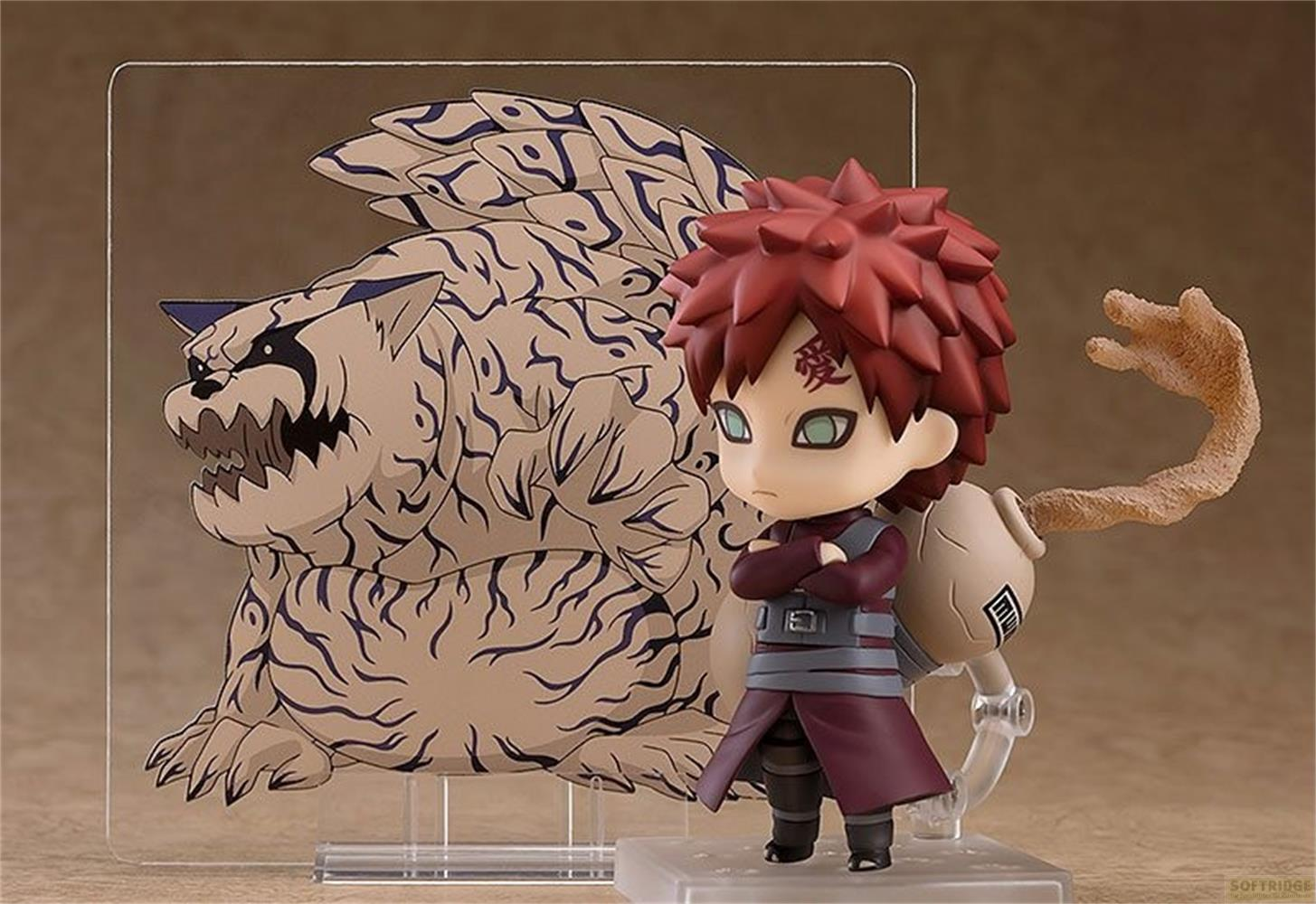 Statua di Gaara con mostro di sabbia sullo sfondo su un display.