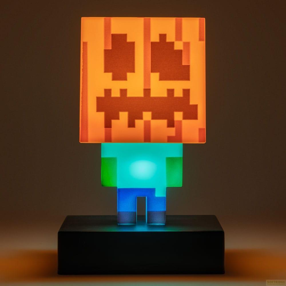 Lampa Minecraft z dyniową głową i świecącym korpusem na czarnej podstawie.