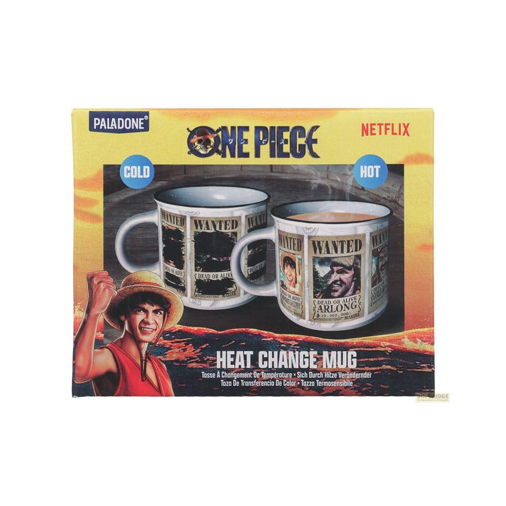Verpackung für eine One Piece Heat Change Mug mit Charakteren und 'Wanted'-Postern.
