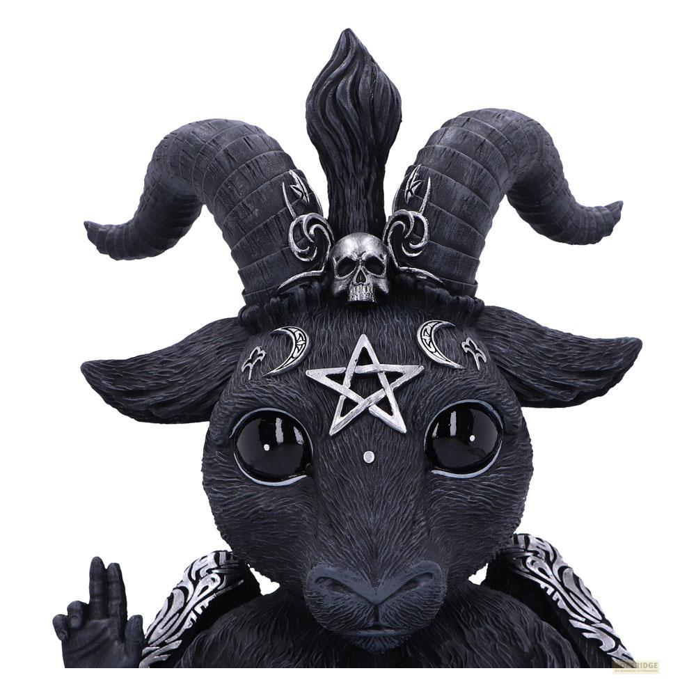 Una cabra negra con cuernos, calavera y pentagrama.