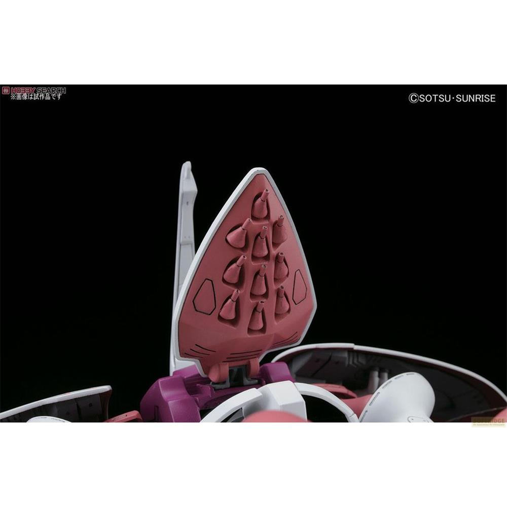 Gros plan d'un modèle de robot blanc et rose avec de nombreuses petites pointes sur sa surface supérieure.