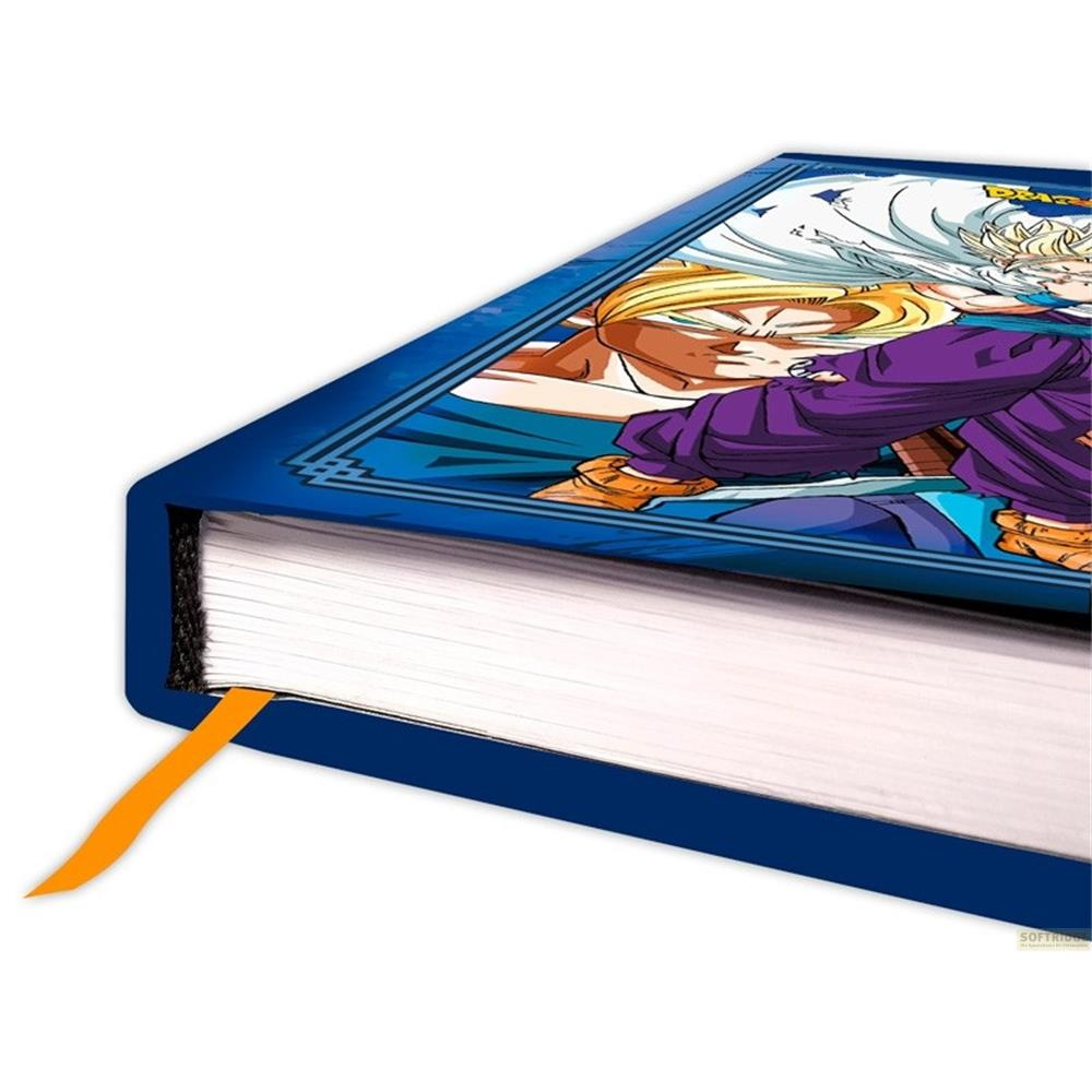 Un livre bleu avec des personnages d'anime sur la couverture et un marque-page orange.