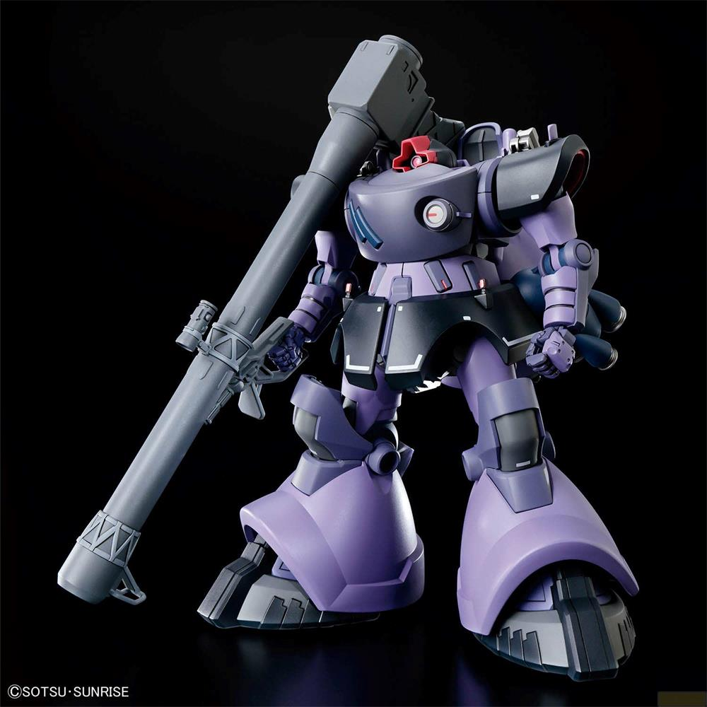Un robot violet tenant un gros fusil sur fond noir.