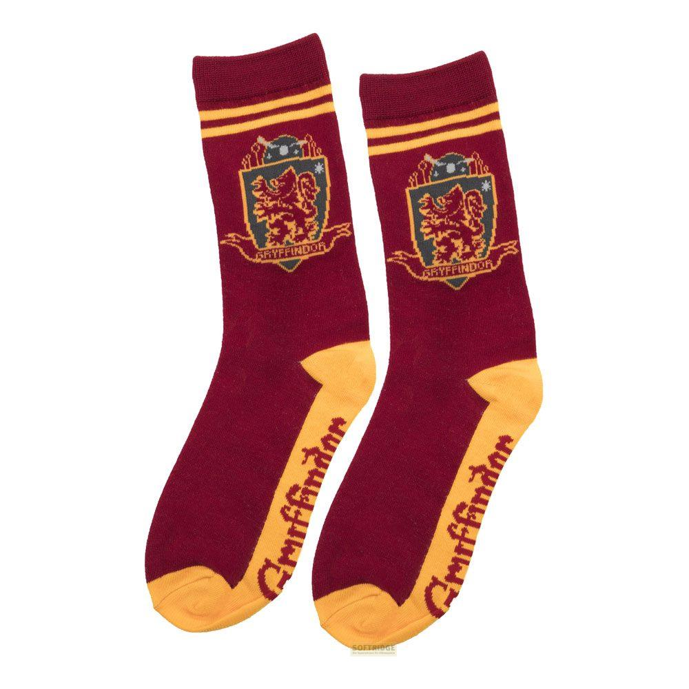Zwei dunkelrote Socken mit gelben Akzenten und Gryffindor-Logo.