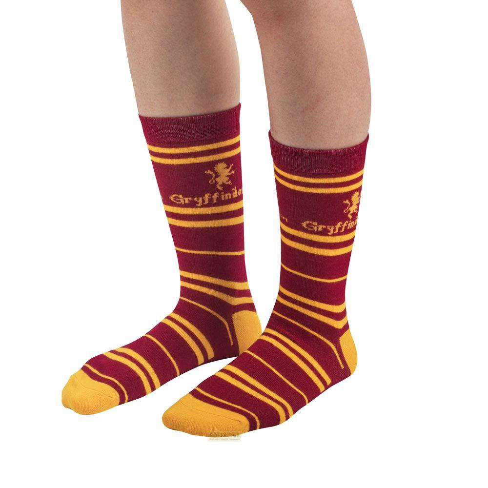 Rote Socken mit gelben Streifen und Gryffindor-Logo.
