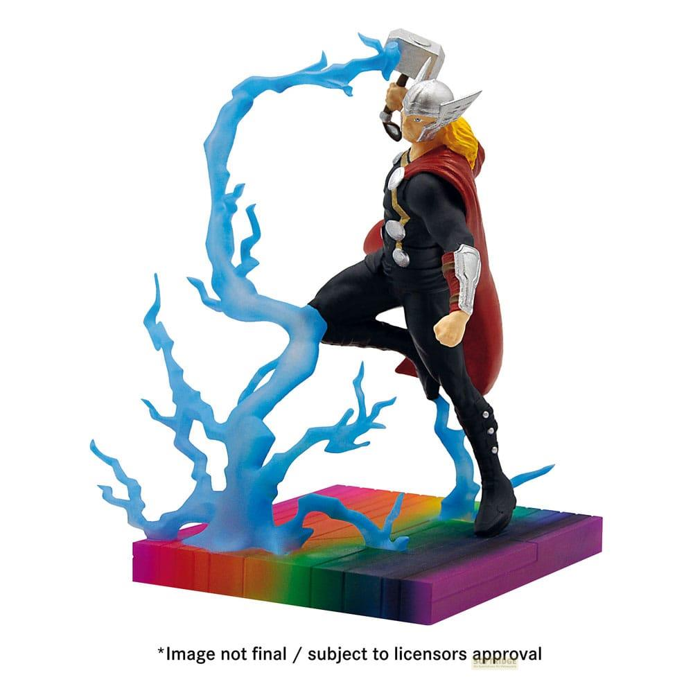 Figura de Thor con martillo y rayo azul sobre base colorida.