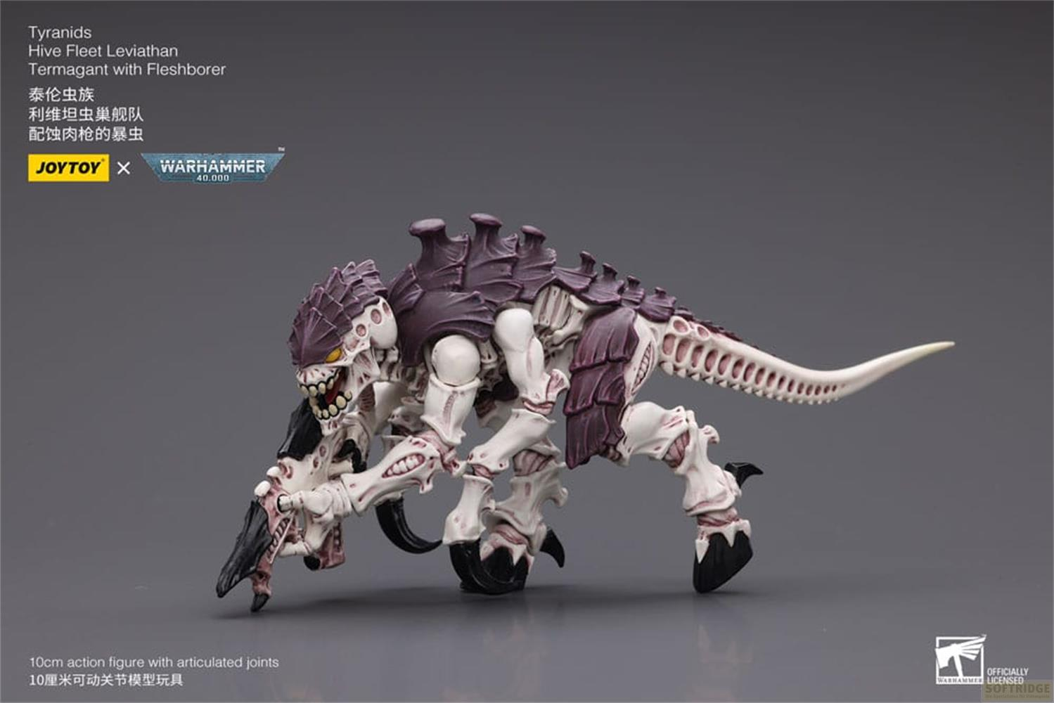 Fioletowa i biała figurka akcji Tyranid Termagant z Fleshborerem.