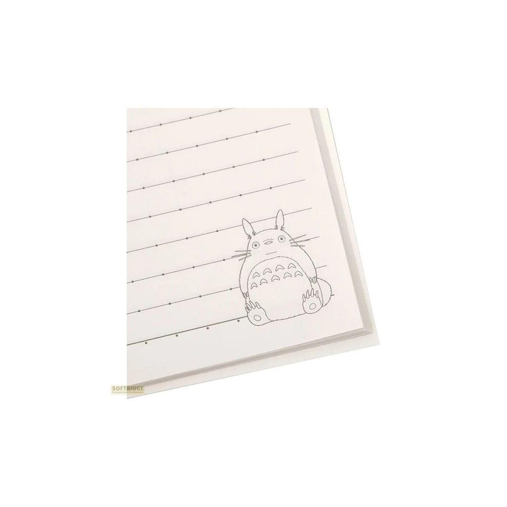 Totoro-Zeichnung auf linierten Notizseiten.