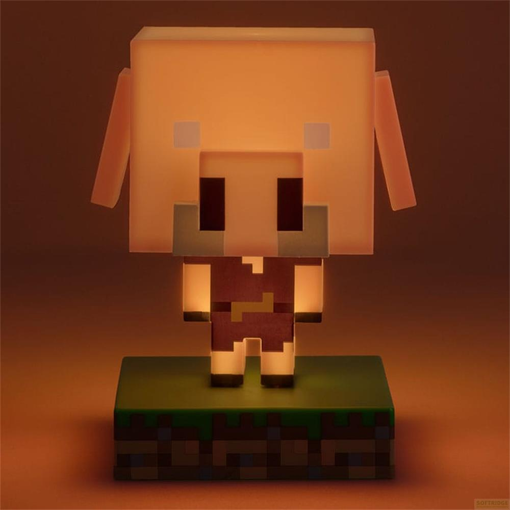 Nocna lampka świnka Minecraft świeci na bloku trawy.