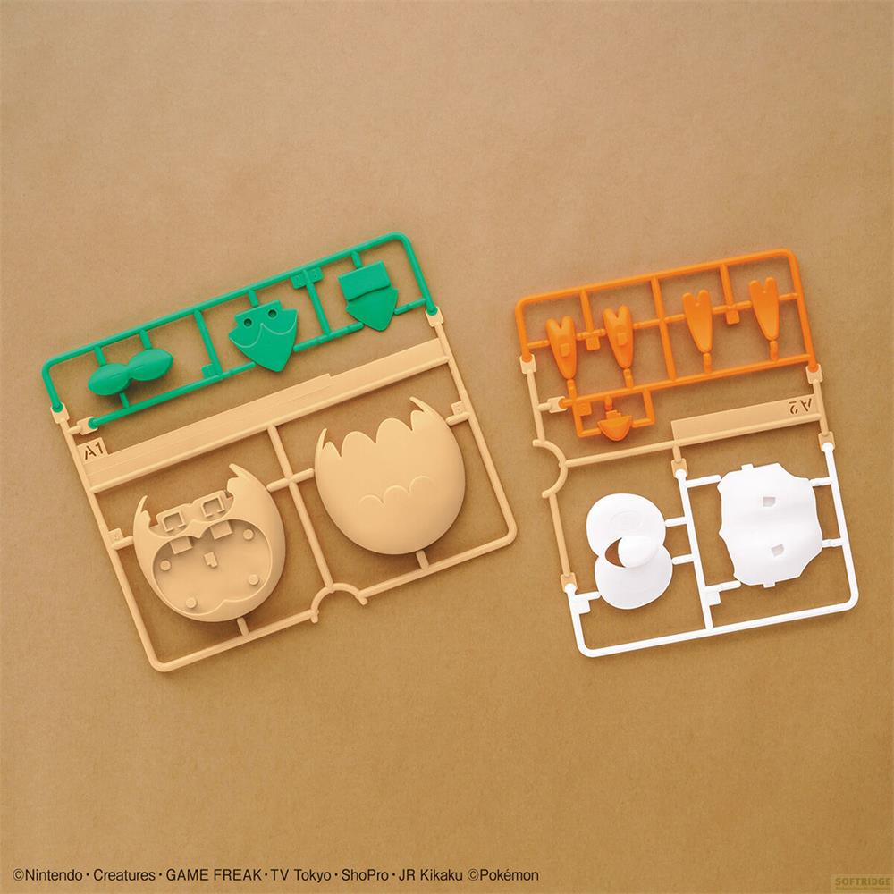Deux grappes de modèle en plastique avec des pièces. Vert, orange, beige et blanc.