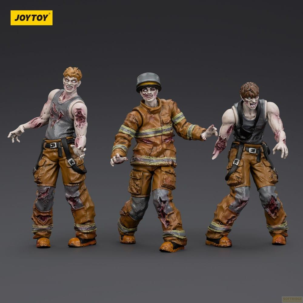 Tre figure di zombie in abiti strappati, una in tenuta da pompiere, su sfondo grigio.