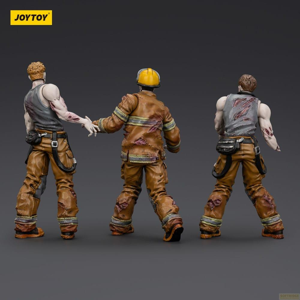 Tre action figure: due zombie con salopette e un pompiere.
