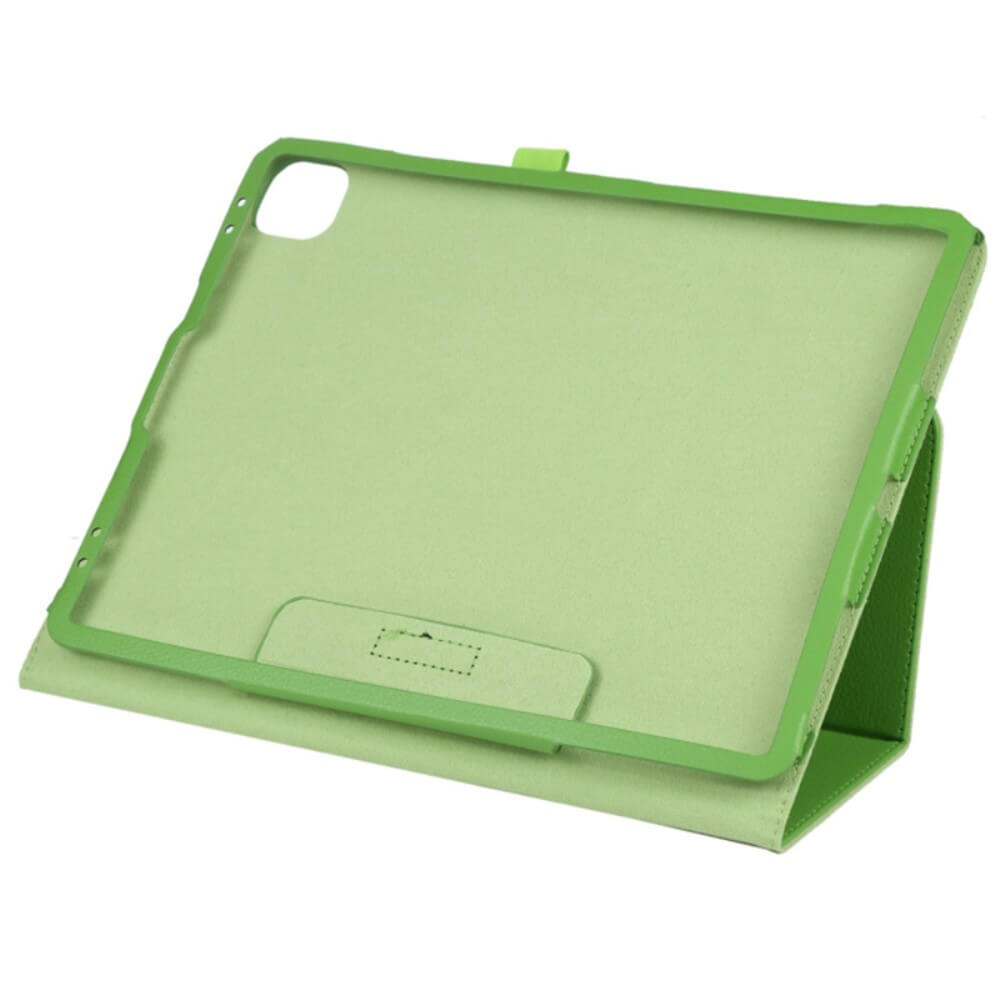 Hellgrüne Tablet-Hülle mit Ständerfunktion, auf weißem Hintergrund.