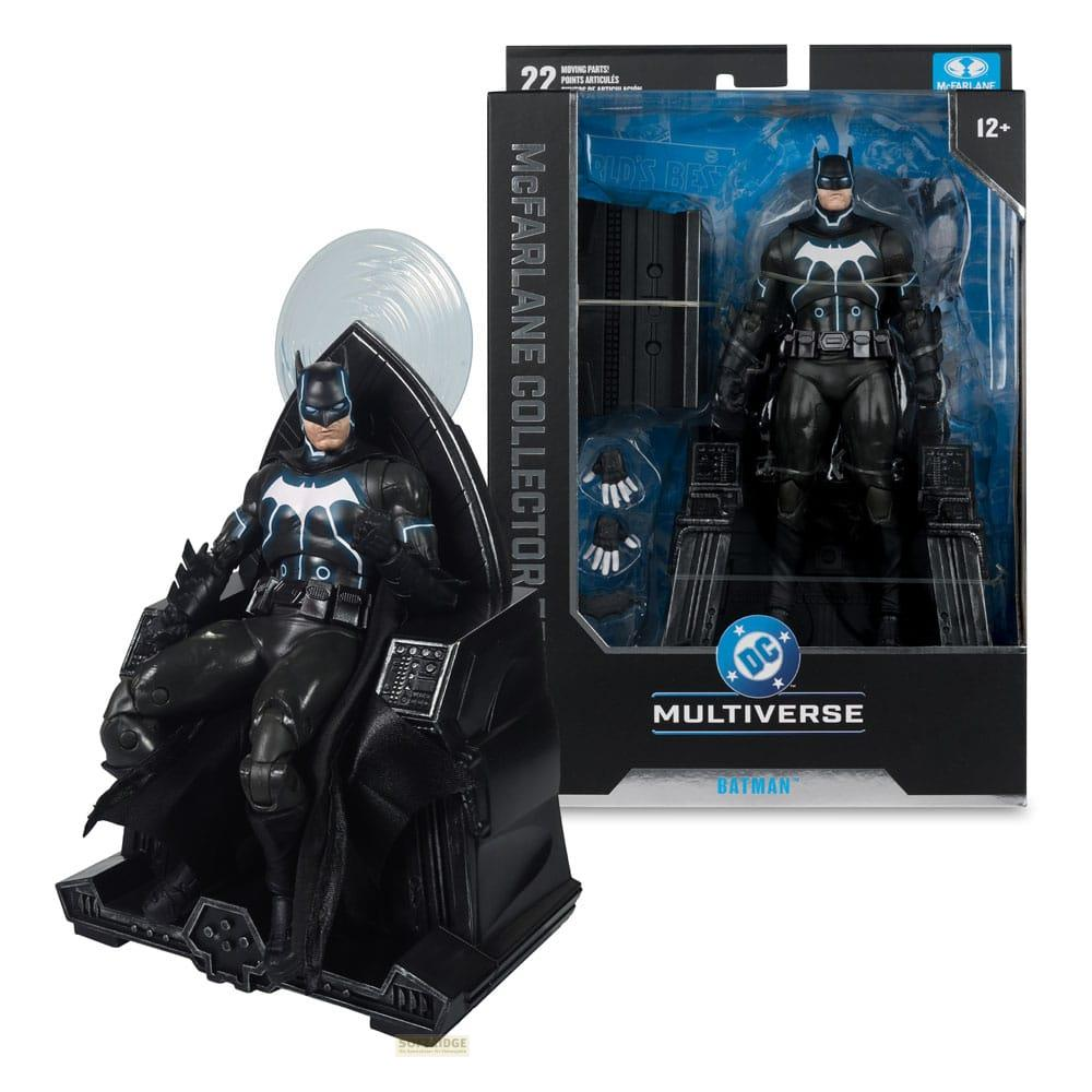 Action figure di Batman in abito nero seduto su un trono, accanto alla sua confezione.