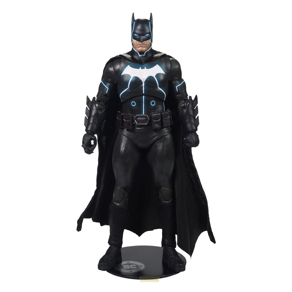 Una figura di Batman in abito nero con simbolo blu sul petto.