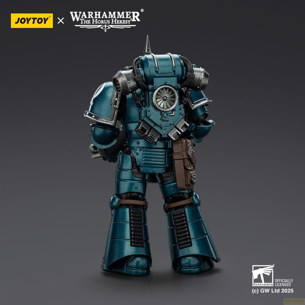 Niebieska figurka Warhammer Space Marine z pancerzem i plecakiem.