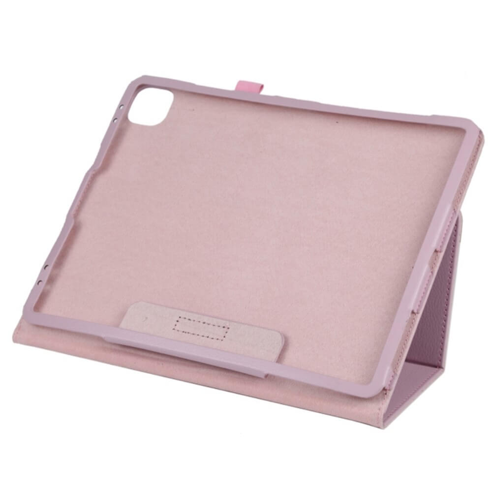 Un étui pour tablette rose avec doublure intérieure douce et support.